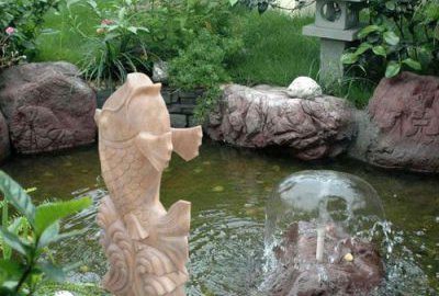 池塘水景晚霞紅噴水魚(yú)石雕裝飾雕塑